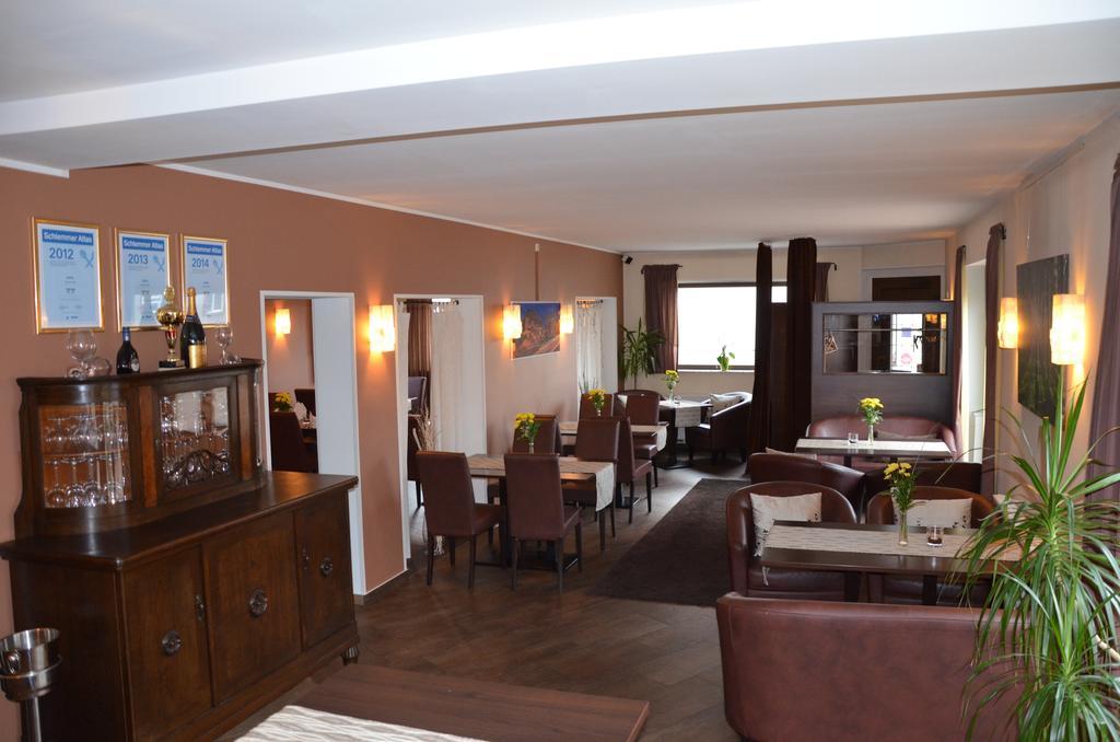 Lukas Restaurant Hotel Lounge Bar Schwarzheide Exteriör bild